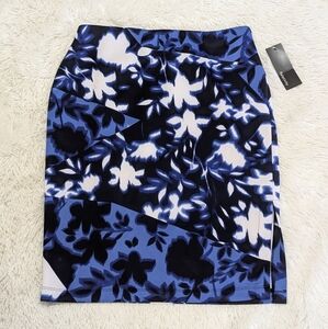 NWT RELATIVITY Blue Floral Skirt M
